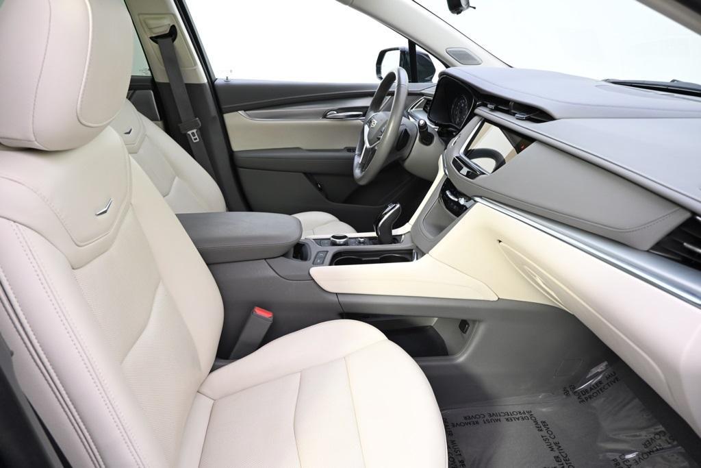 used 2022 Cadillac XT5 car, priced at $32,998