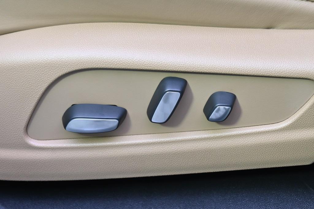 new 2025 Cadillac XT6 car, priced at $75,709
