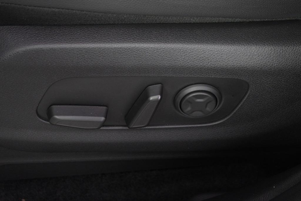 used 2025 Kia Carnival car, priced at $42,998