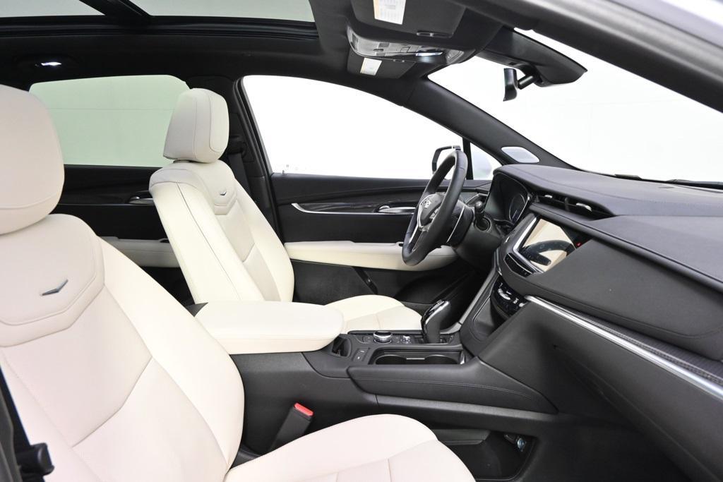 new 2025 Cadillac XT5 car, priced at $56,993