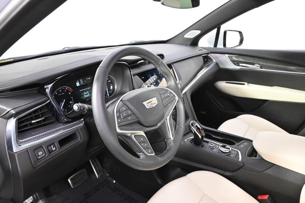 new 2025 Cadillac XT5 car, priced at $56,993