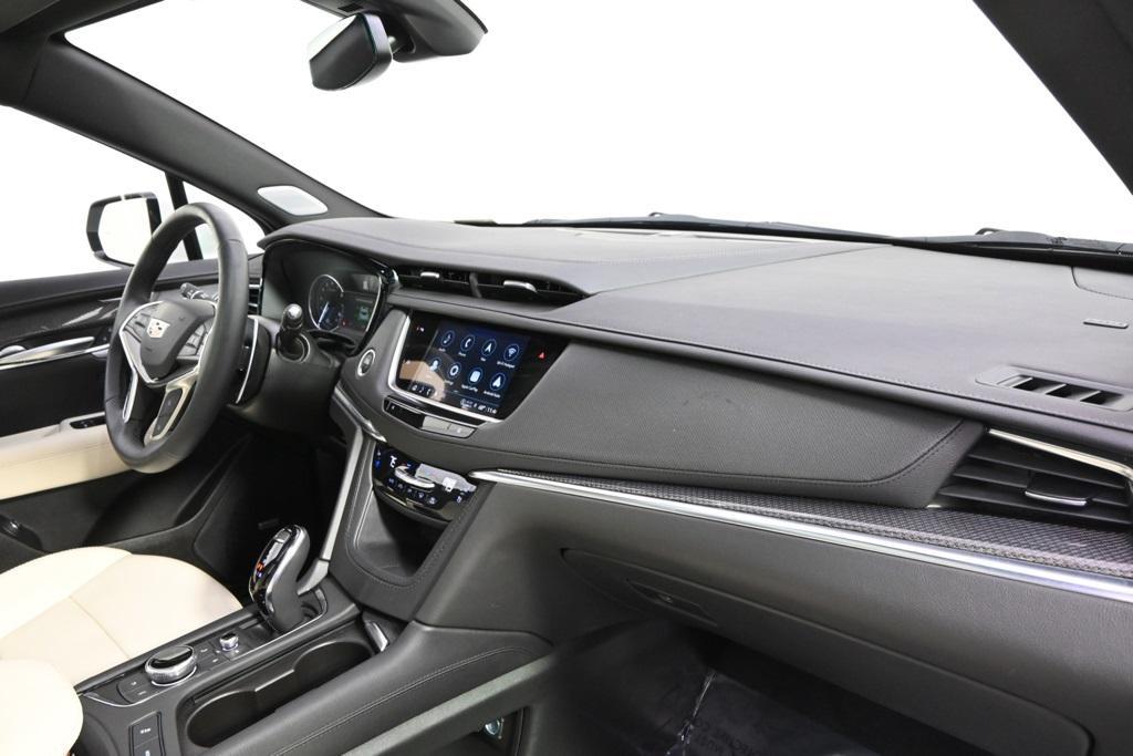 new 2025 Cadillac XT5 car, priced at $56,993