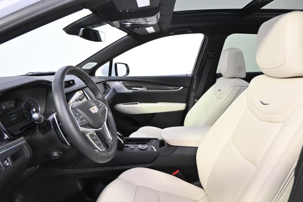 new 2025 Cadillac XT5 car, priced at $56,993