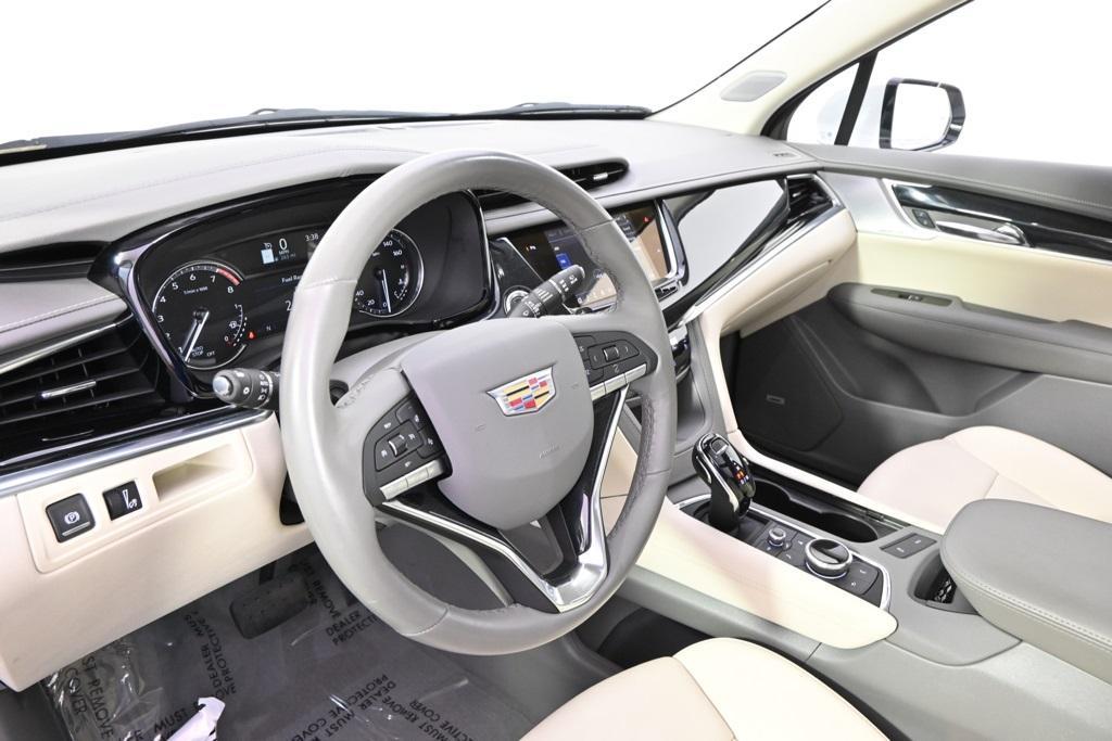 used 2025 Cadillac XT6 car, priced at $46,998