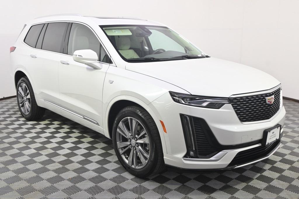 used 2025 Cadillac XT6 car, priced at $46,998