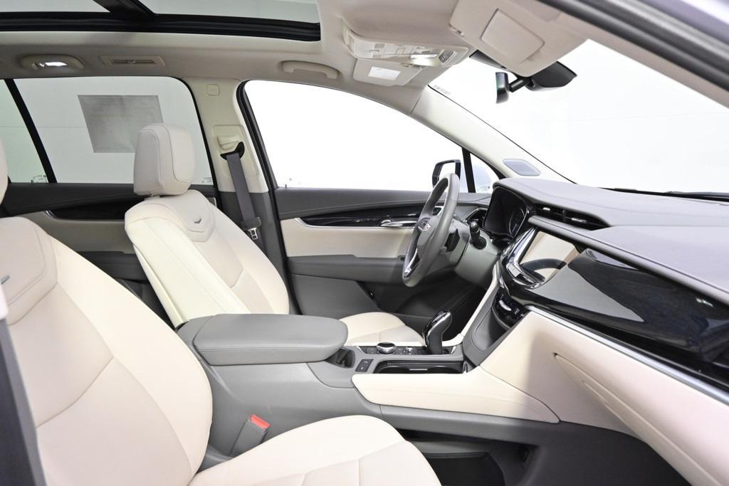 used 2025 Cadillac XT6 car, priced at $46,998