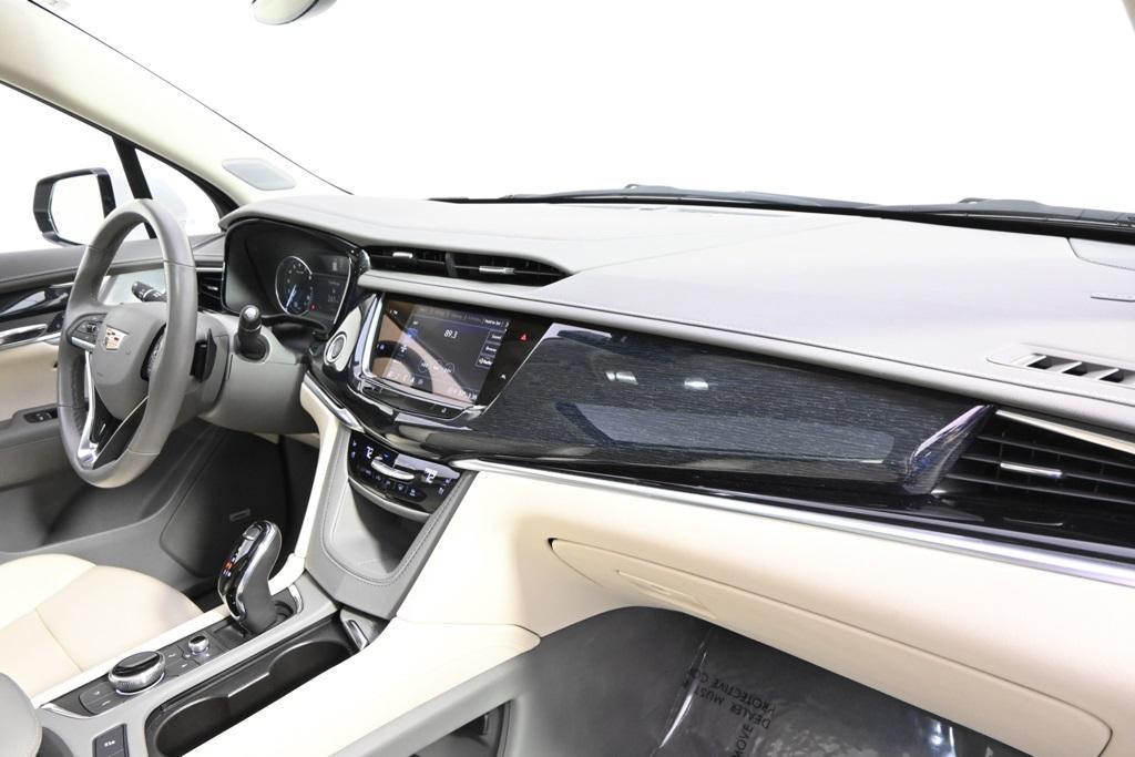 used 2025 Cadillac XT6 car, priced at $46,998