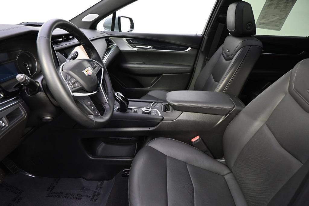 used 2025 Cadillac XT5 car, priced at $42,998