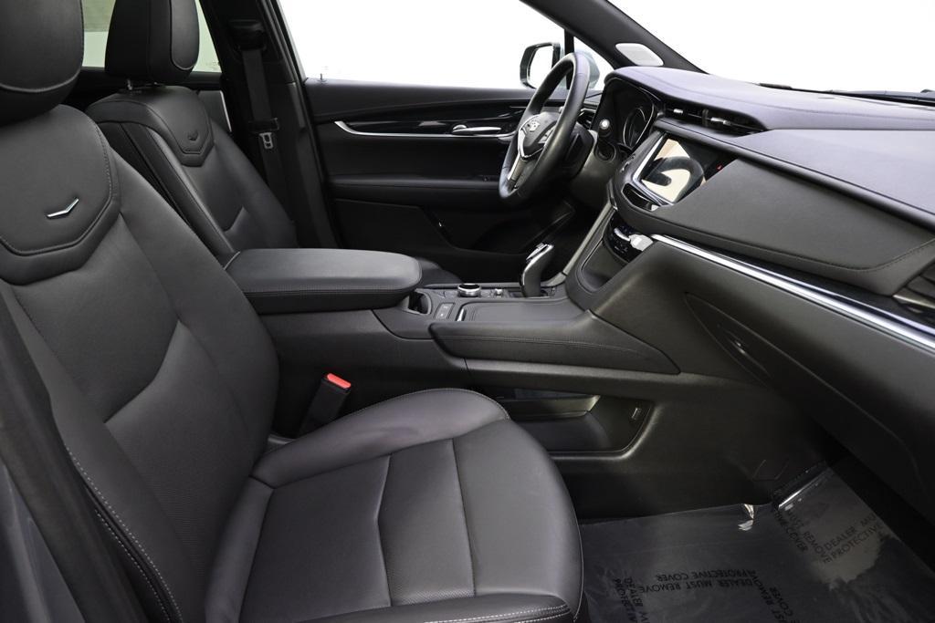 used 2025 Cadillac XT5 car, priced at $42,998