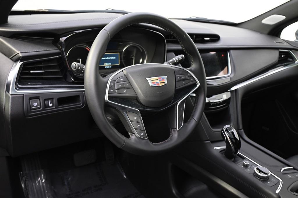used 2025 Cadillac XT5 car, priced at $42,998