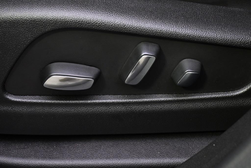 used 2025 Cadillac XT5 car, priced at $42,998