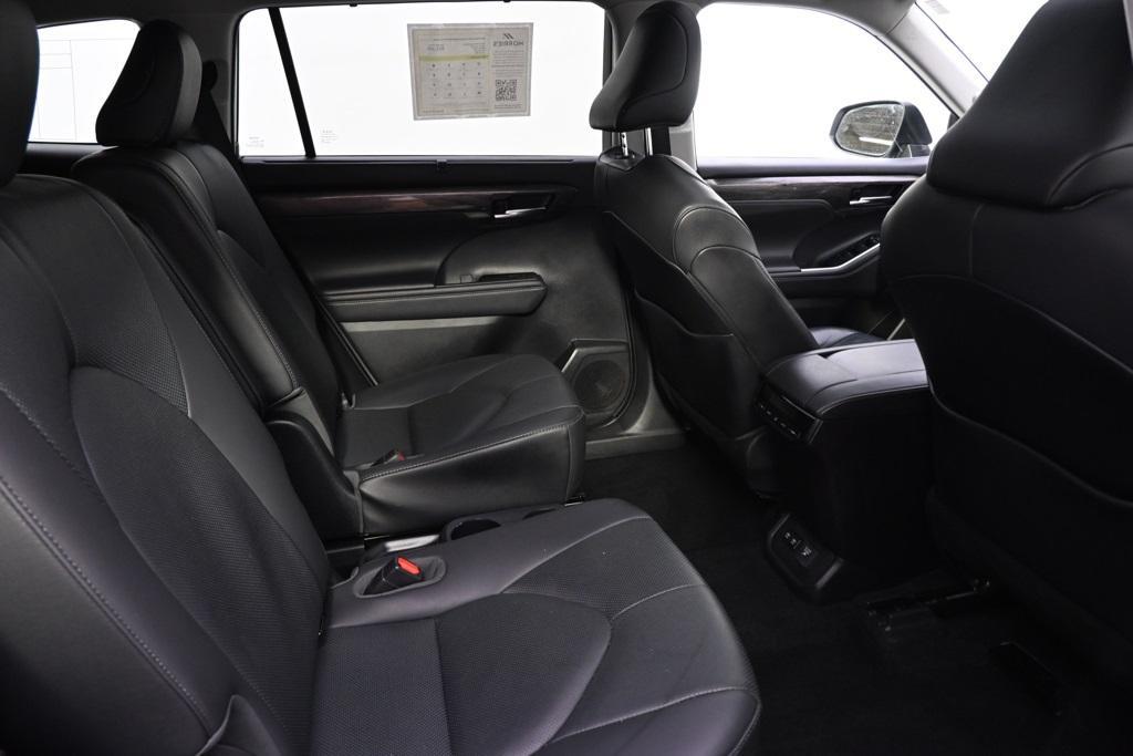 used 2020 Toyota Highlander Hybrid car, priced at $31,888
