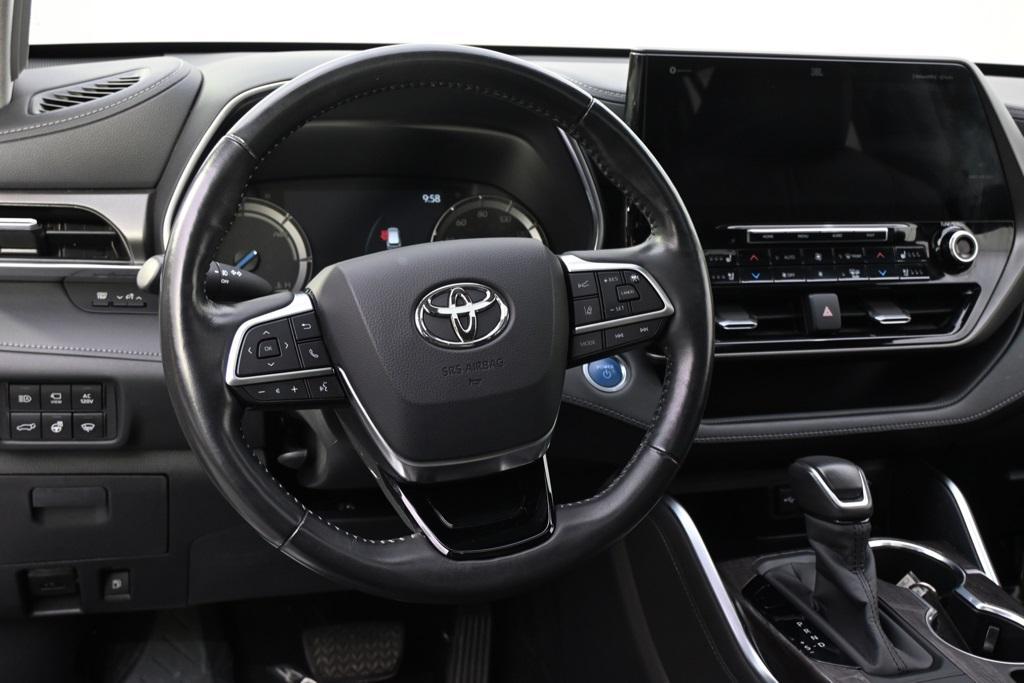 used 2020 Toyota Highlander Hybrid car, priced at $31,888