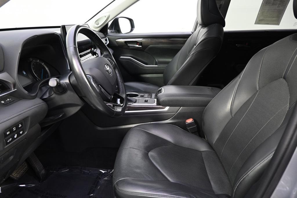 used 2020 Toyota Highlander Hybrid car, priced at $31,888
