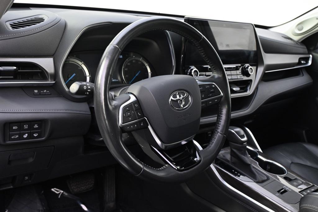 used 2020 Toyota Highlander Hybrid car, priced at $31,888