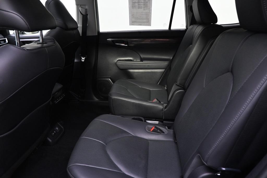 used 2020 Toyota Highlander Hybrid car, priced at $31,888