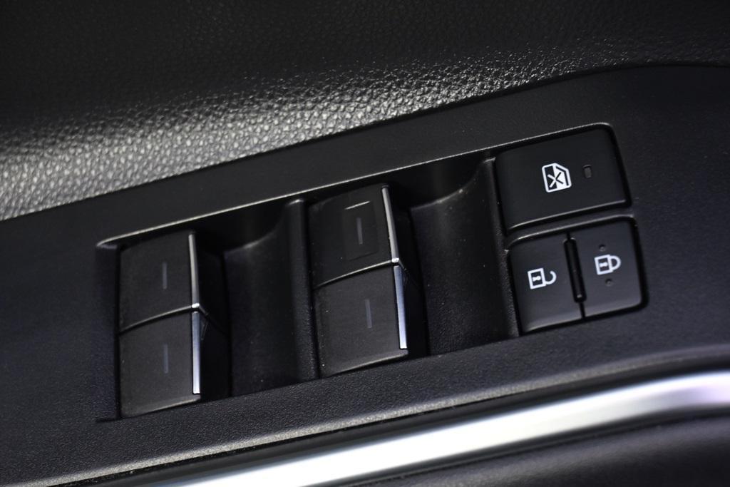 used 2020 Toyota Highlander Hybrid car, priced at $31,888