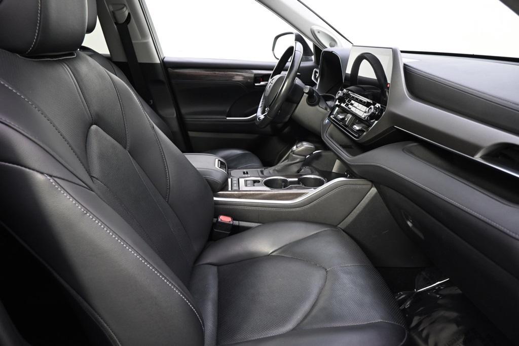 used 2020 Toyota Highlander Hybrid car, priced at $31,888