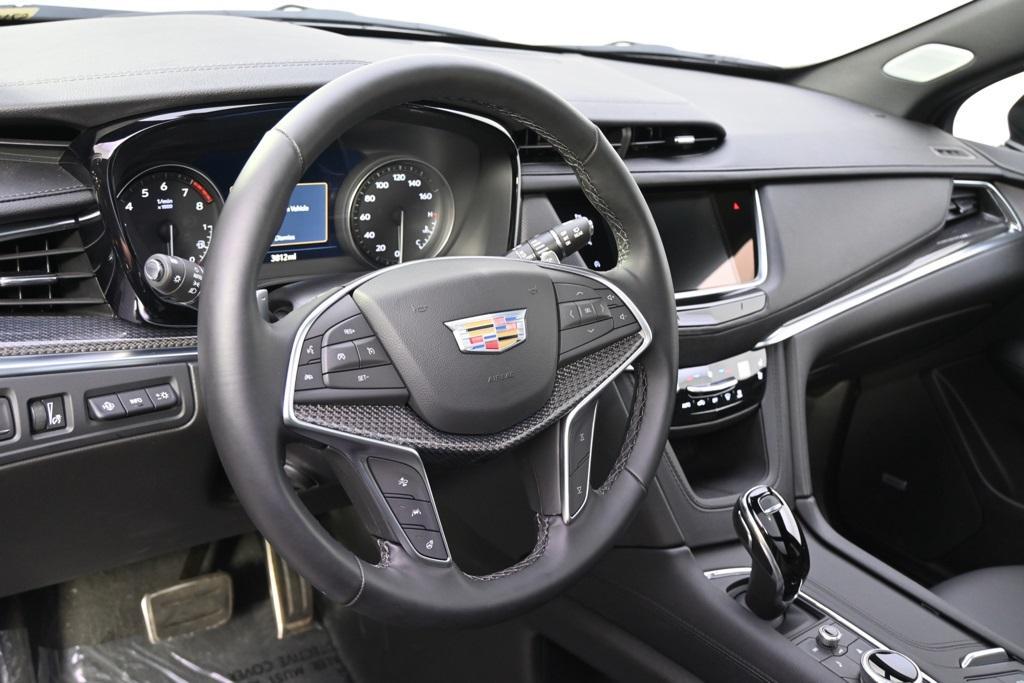 new 2025 Cadillac XT5 car, priced at $58,498