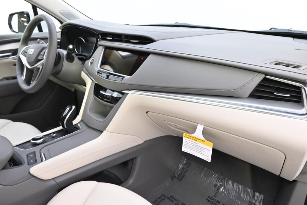 new 2025 Cadillac XT5 car, priced at $56,254