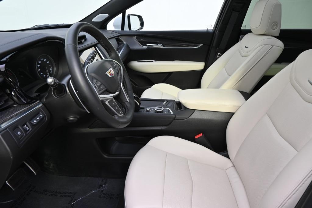 new 2025 Cadillac XT5 car, priced at $58,498