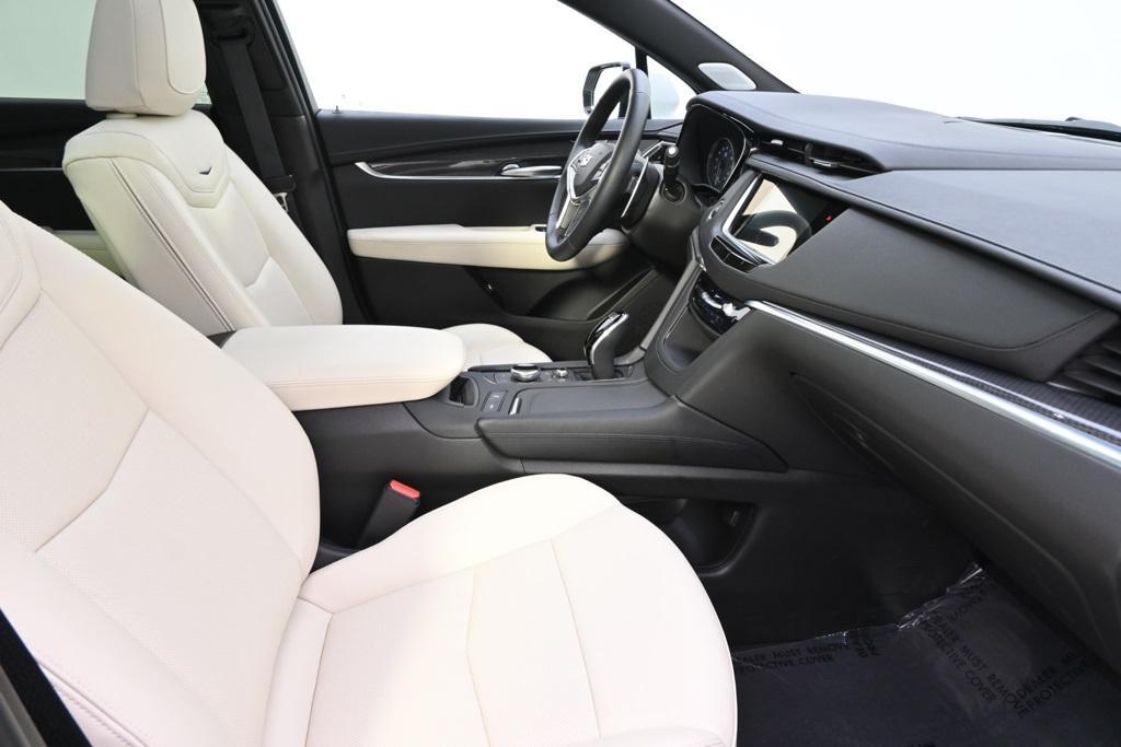 new 2025 Cadillac XT5 car, priced at $58,498