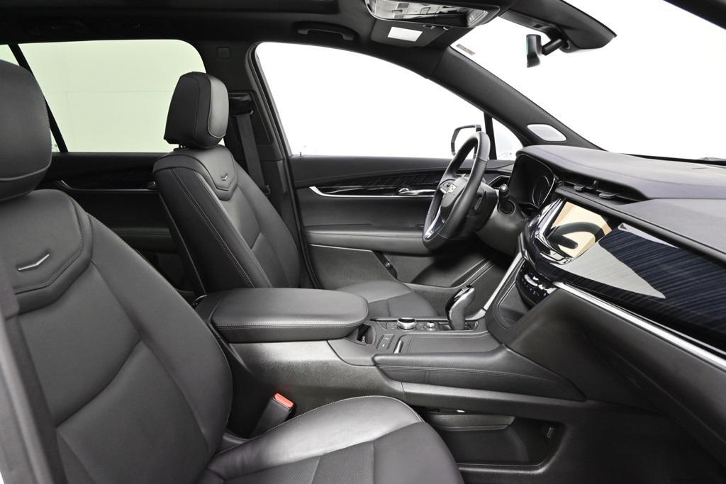 new 2025 Cadillac XT6 car, priced at $55,998