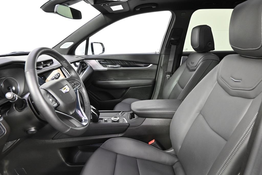 new 2025 Cadillac XT6 car, priced at $55,998