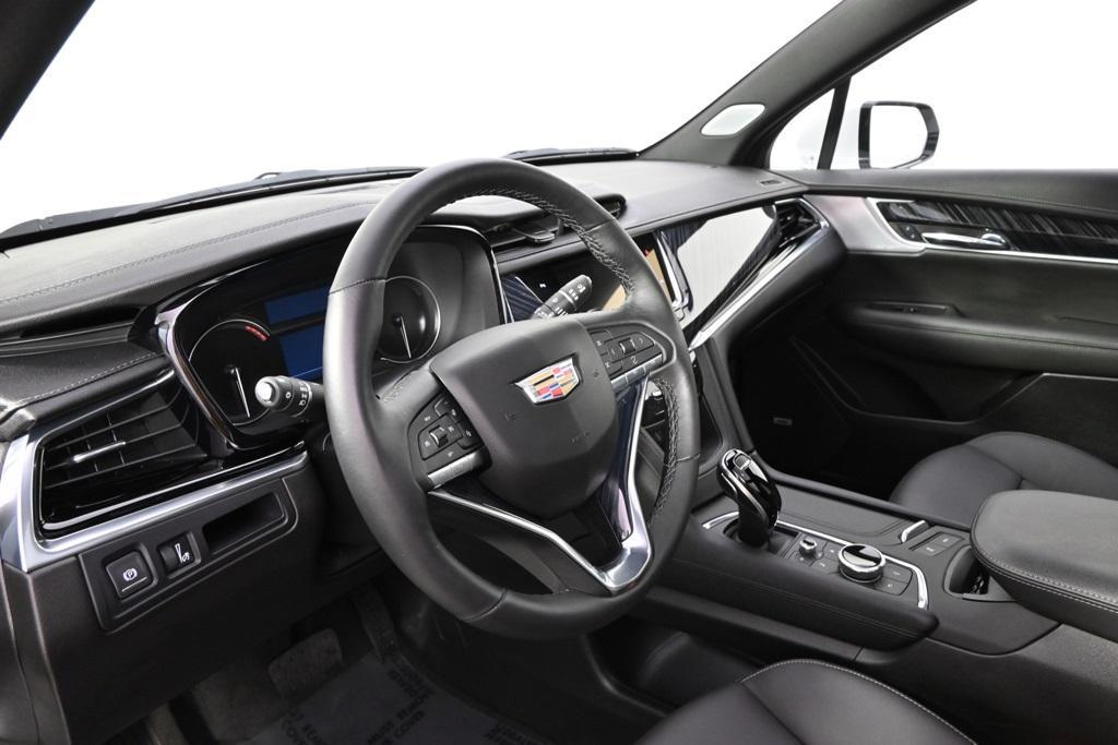 new 2025 Cadillac XT6 car, priced at $55,998