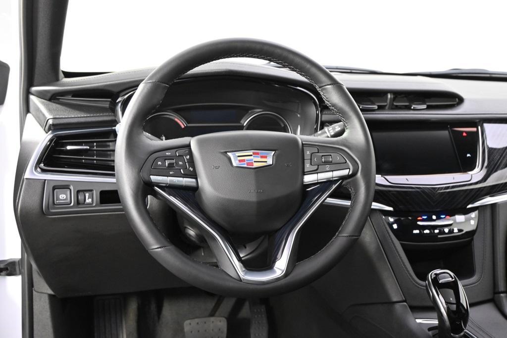 new 2025 Cadillac XT6 car, priced at $55,998