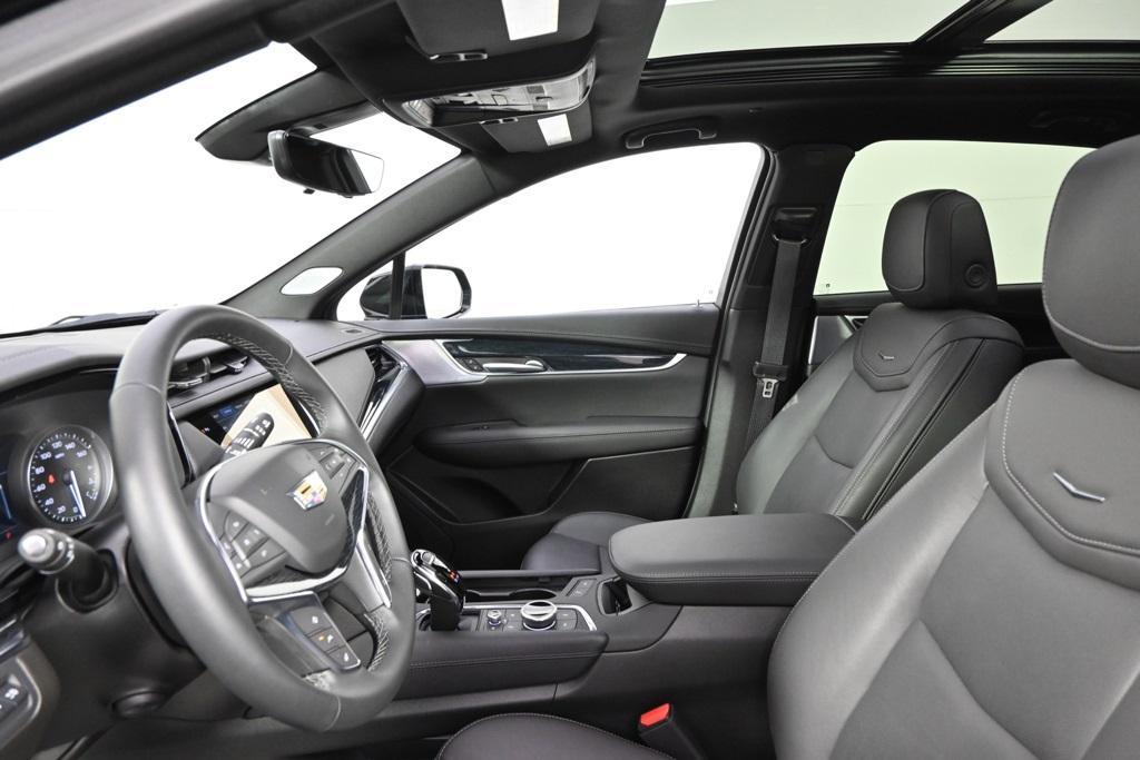 new 2025 Cadillac XT5 car, priced at $52,498