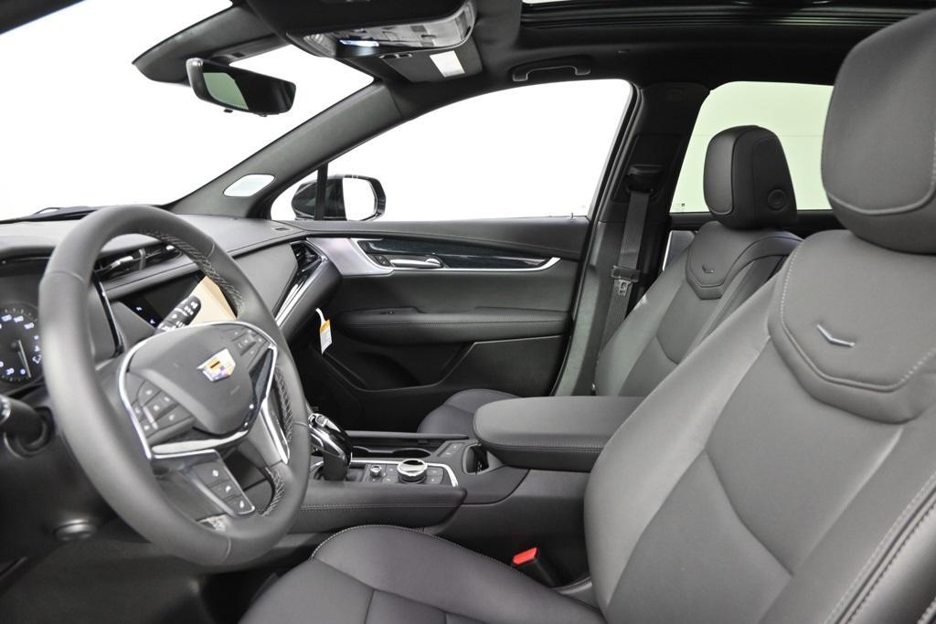 new 2025 Cadillac XT5 car, priced at $60,084