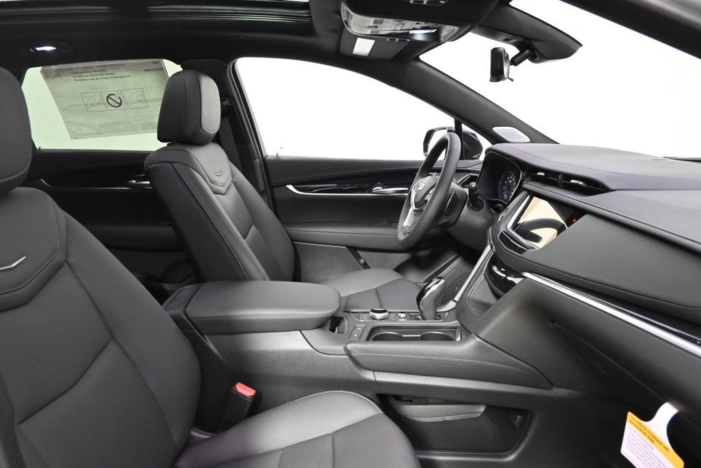 new 2025 Cadillac XT5 car, priced at $60,084