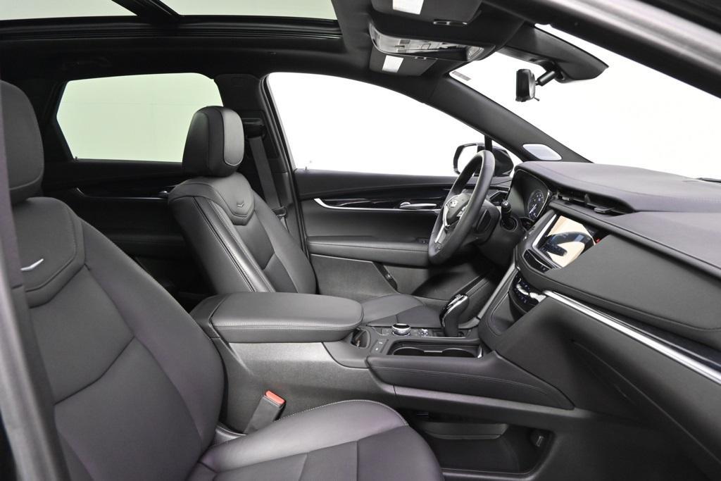 new 2025 Cadillac XT5 car, priced at $52,498