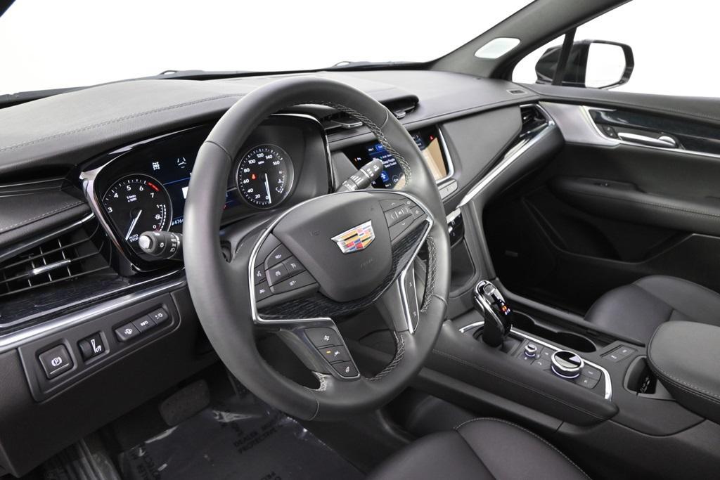 new 2025 Cadillac XT5 car, priced at $52,498