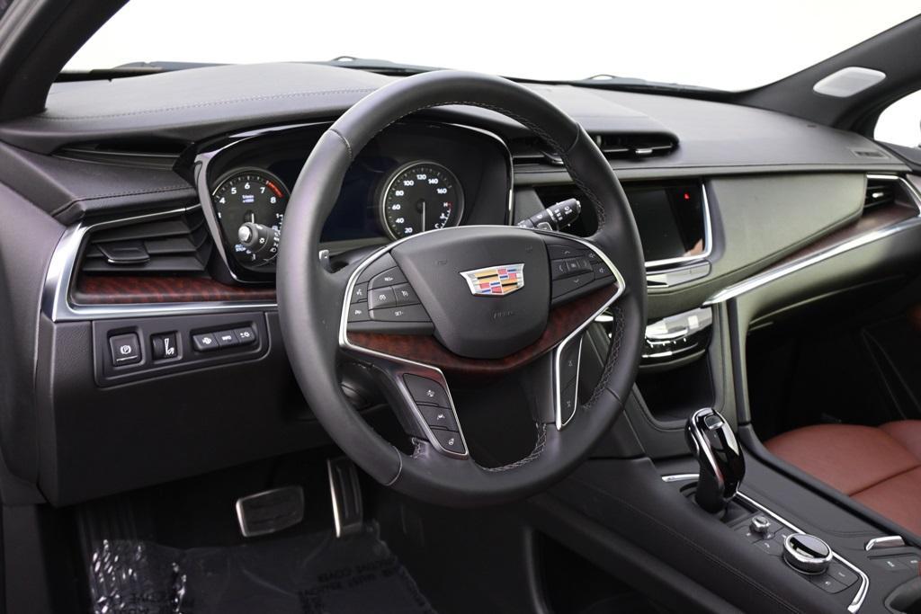 new 2025 Cadillac XT5 car, priced at $57,498