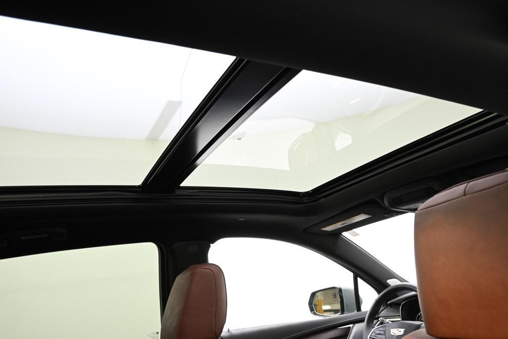 new 2025 Cadillac XT5 car, priced at $57,498