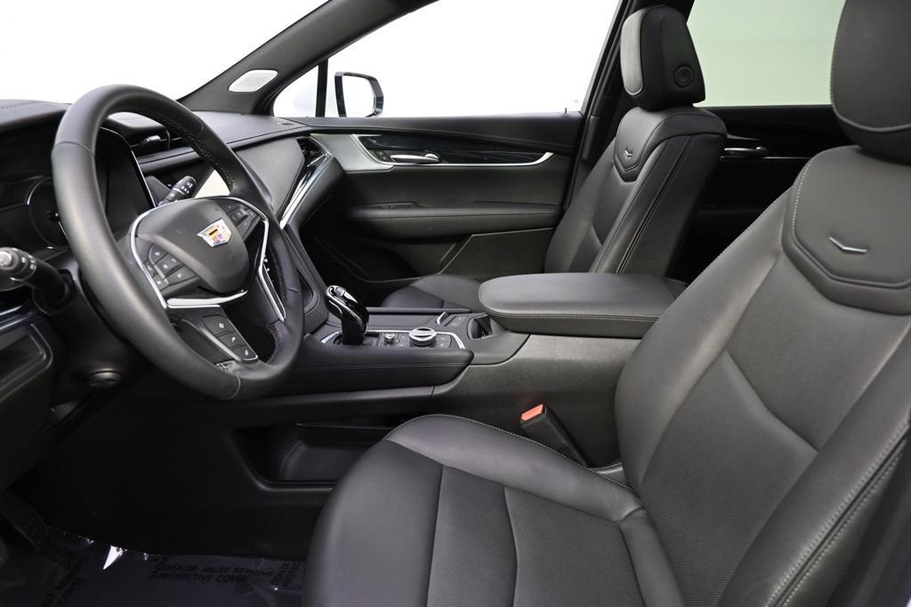 used 2025 Cadillac XT5 car, priced at $44,444