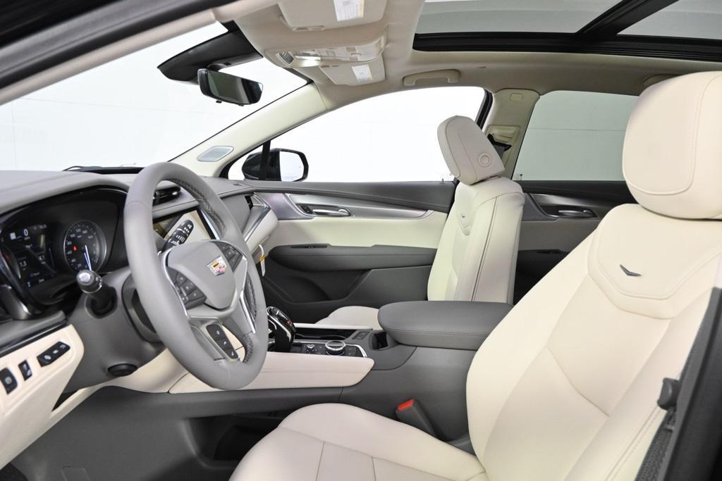 new 2025 Cadillac XT5 car, priced at $58,964