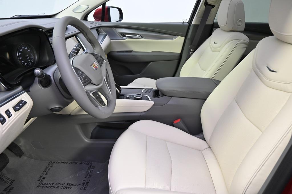 new 2025 Cadillac XT5 car, priced at $56,784