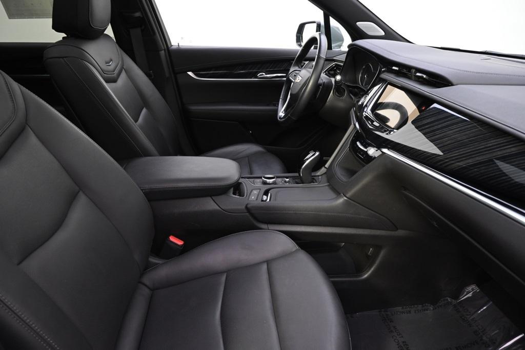 used 2025 Cadillac XT6 car, priced at $41,555