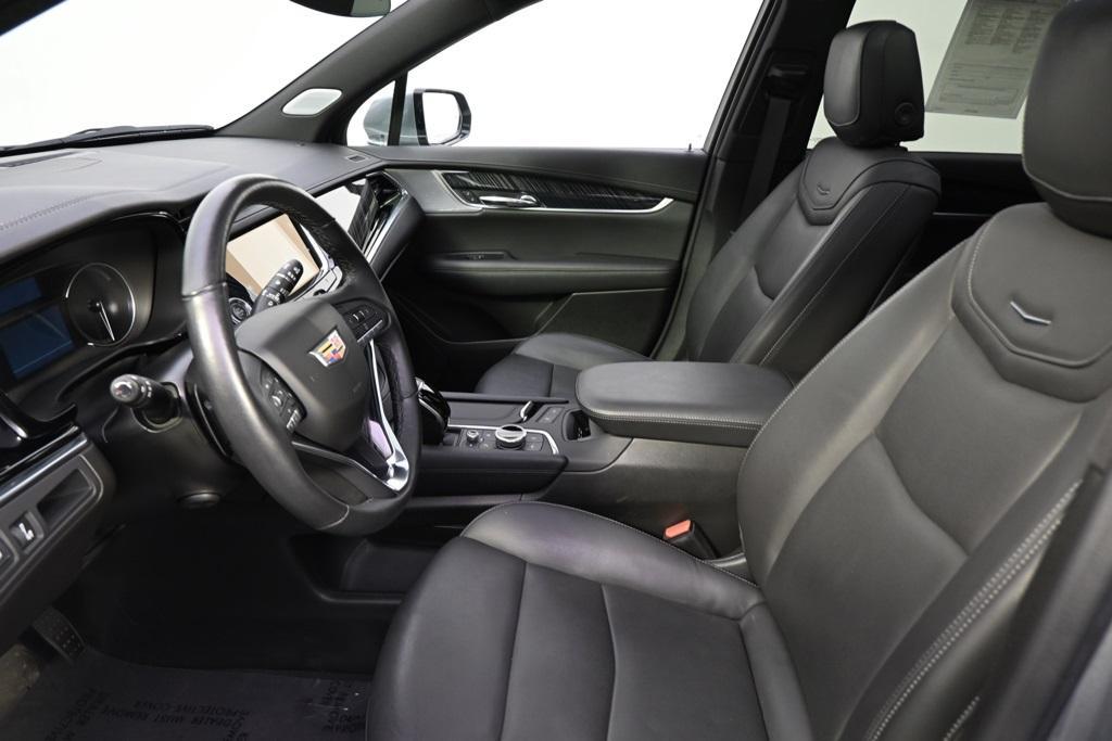 used 2025 Cadillac XT6 car, priced at $41,555