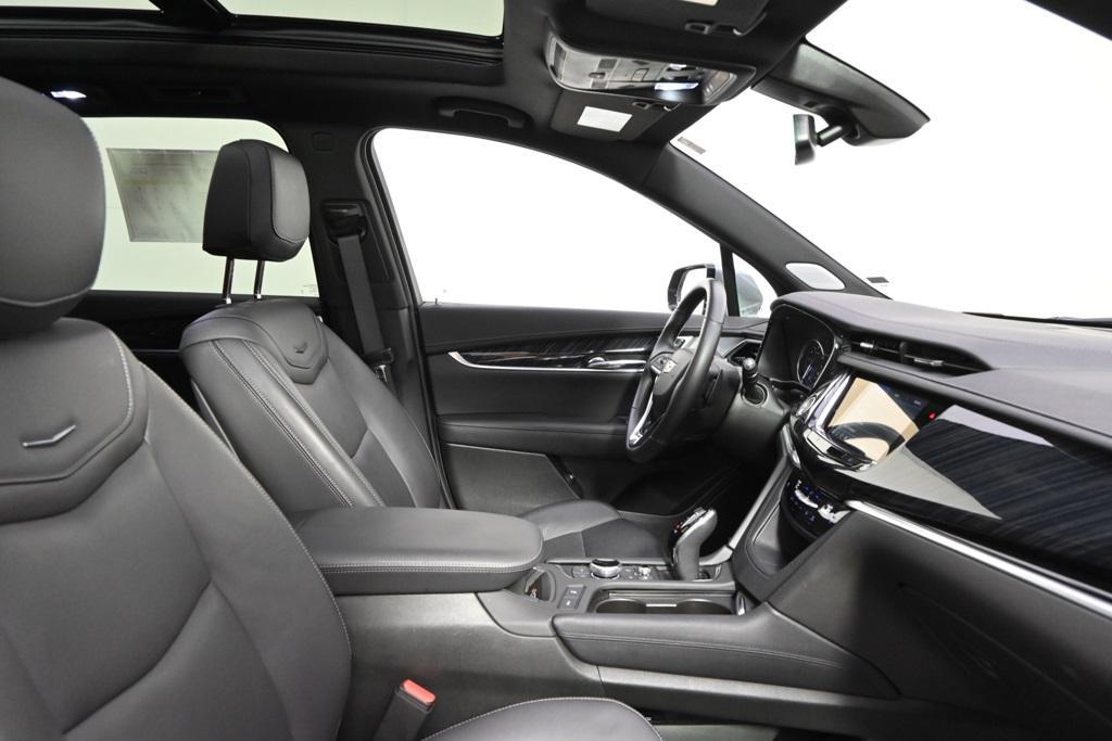 used 2025 Cadillac XT6 car, priced at $42,760