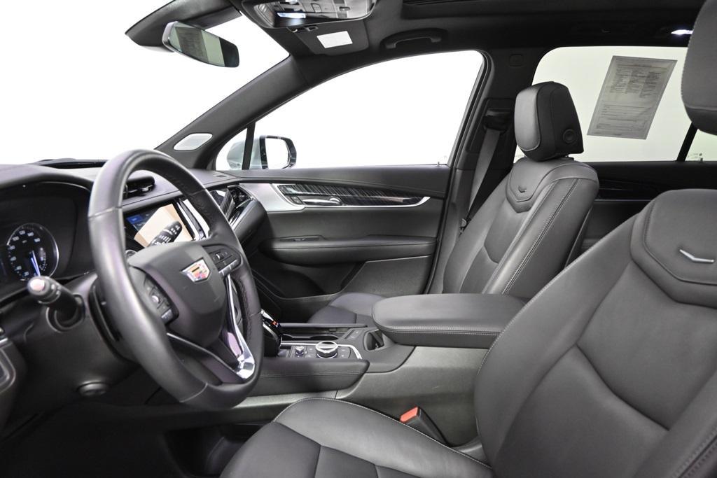 used 2025 Cadillac XT6 car, priced at $42,760