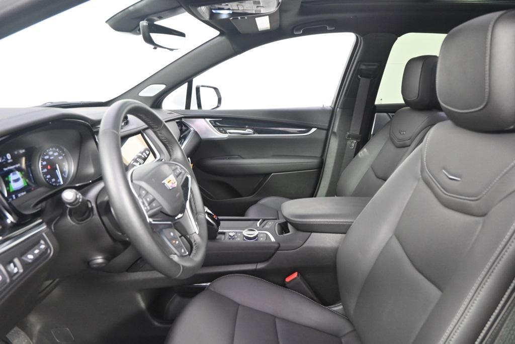 new 2025 Cadillac XT5 car, priced at $51,498