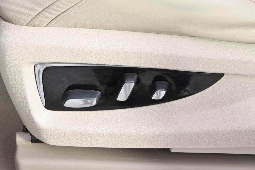 used 2020 Cadillac Escalade ESV car, priced at $38,998