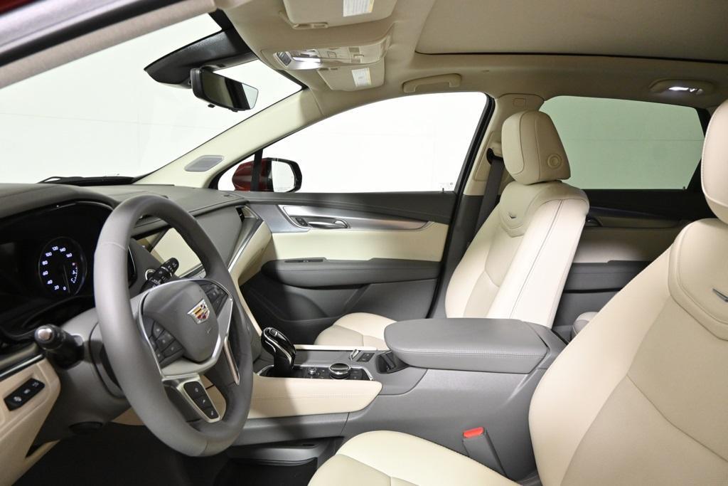 new 2025 Cadillac XT5 car, priced at $57,914