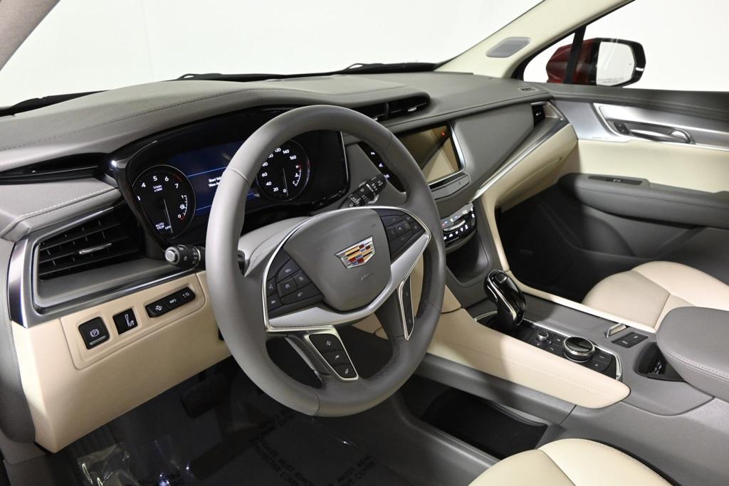 new 2025 Cadillac XT5 car, priced at $57,914