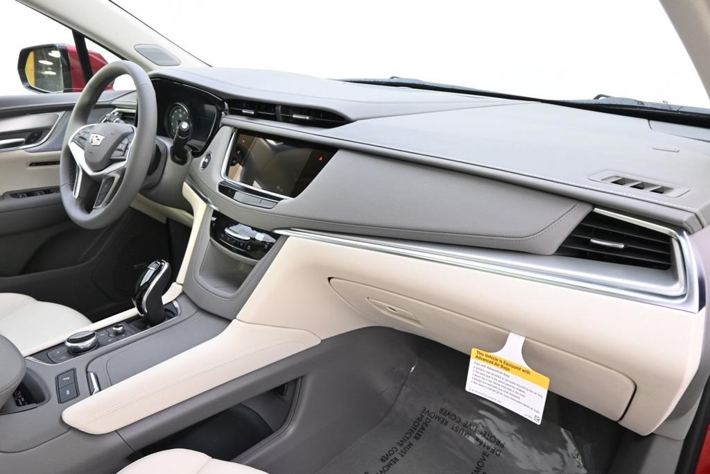 new 2025 Cadillac XT5 car, priced at $57,914