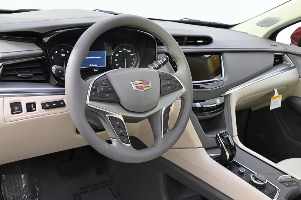 new 2025 Cadillac XT5 car, priced at $57,914